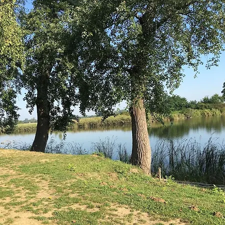 Tiszavirag Camping مكان تخييم Tiszadob