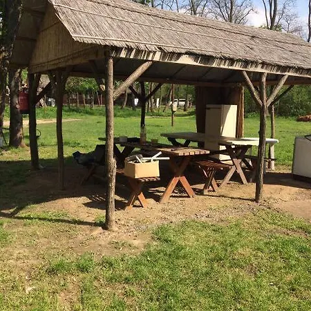 Tiszavirag Camping مكان تخييم Tiszadob